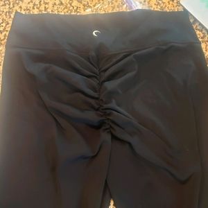 Zyia black scrunchy what leggings